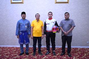 Pebalap Gokart Riau, Mohammad Rafa Rodiansya Dypo bersama Gubri Syamsuar